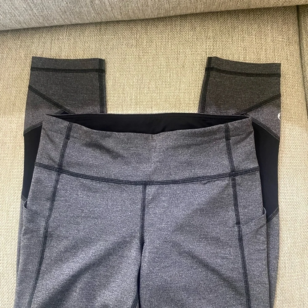 Lululemon Athletica Yoga‎ or Running Crop Leggings Grey & Black Size 6